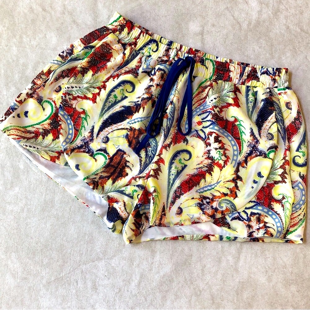 Jealous Tomatoes Woman’s Flower Shorts With Full Liner Elastic Waist Size S